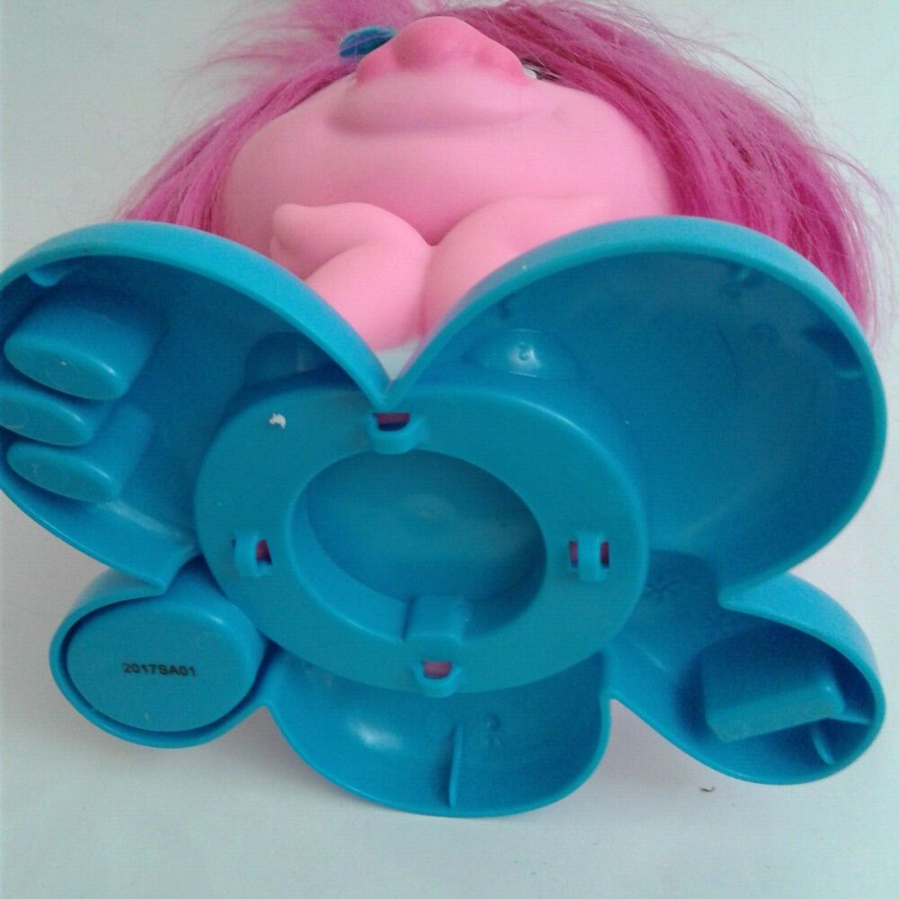 Just Play Trolls Poppy Pink Roll Play Pretend Styling Station Standing Head 12" - Picture 5 of 8